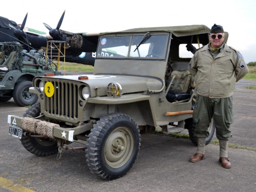 El MNA se llenó de Jeeps de combate