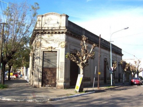 Haedo: Un barrio se llamó Villa Botella por el reclamo de un almacenero