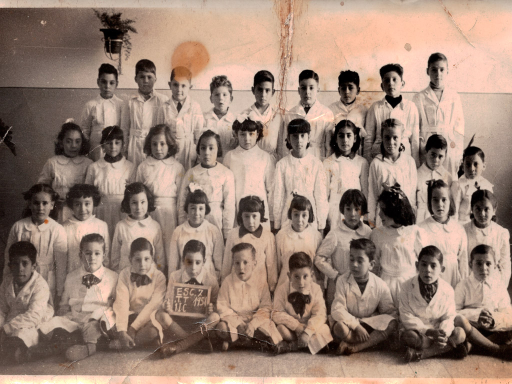 Escuela NÂº 7. T.T 1Âº Inferior. 1951. Roberto Michelena (abajo centro)