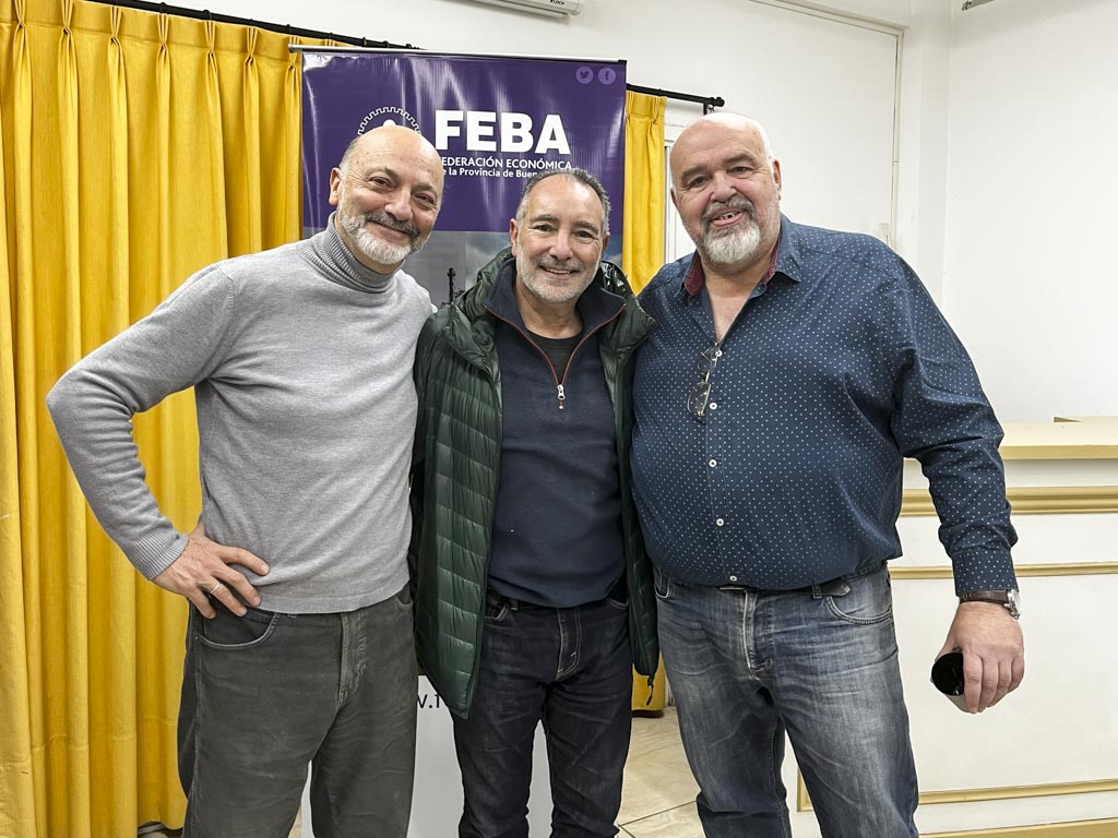 Durante todo junio se podrá visitar la muestra de fotografías de Pablo Elia y Javier Matinez en el salón de la asociación de comerciantes de Castelar