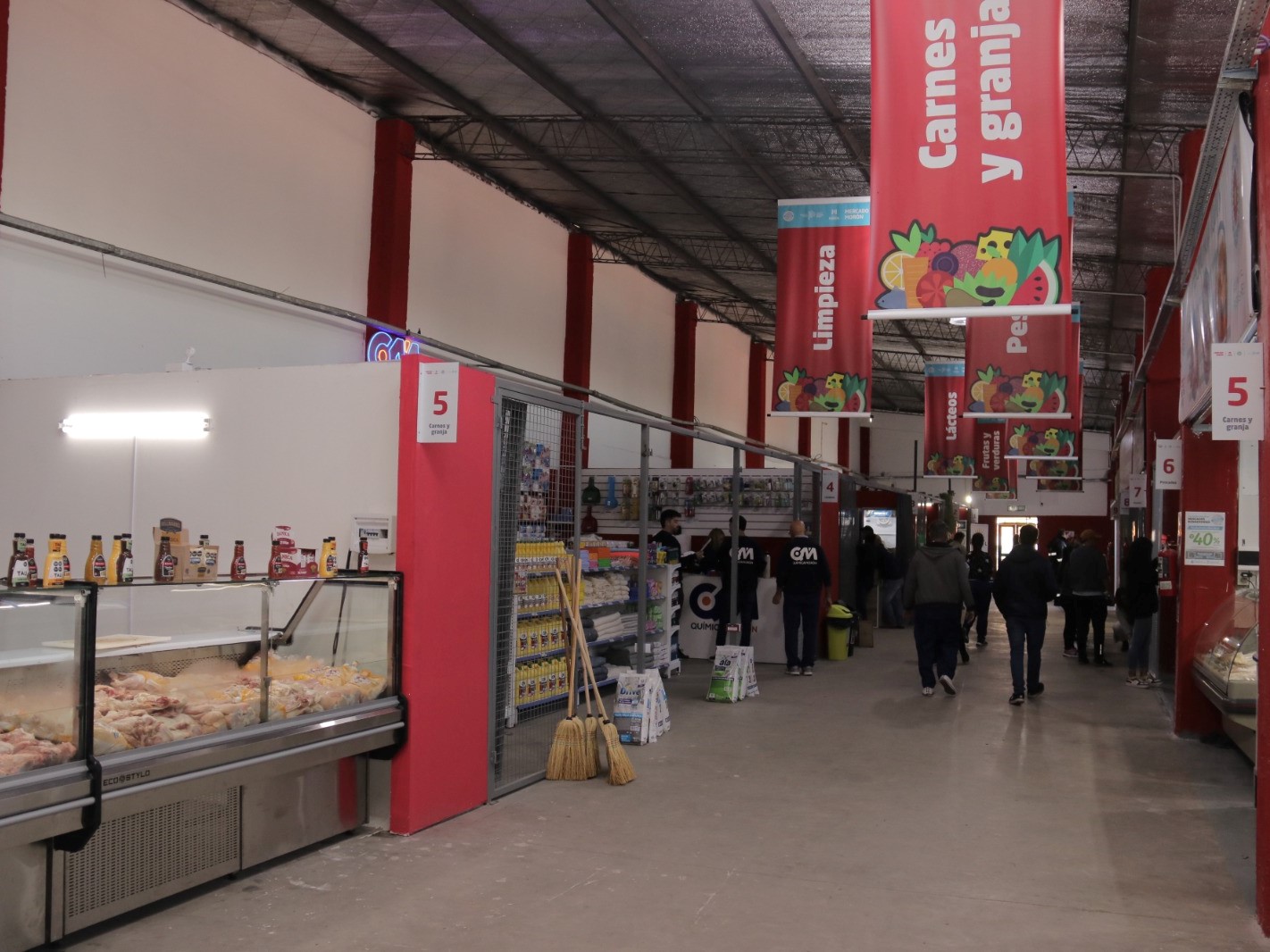 Inauguraron el Mercado Morón con productos directamente del productor -  Castelar Digital
