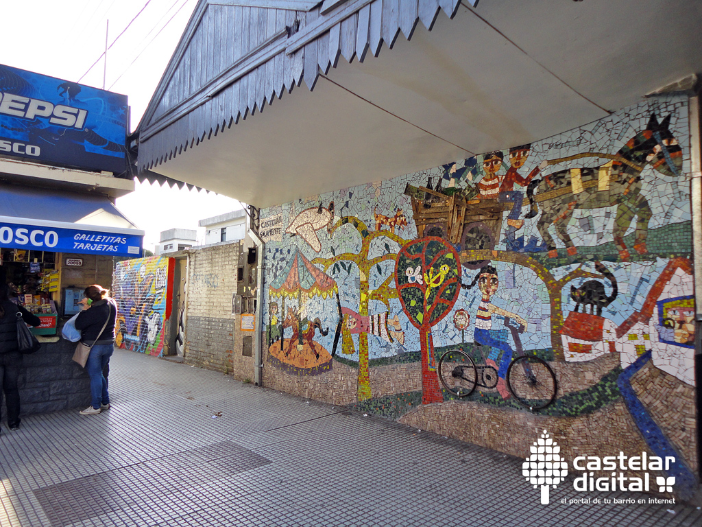 Los murales de azulejos de Florencia Delucchi que durante muchos años dieron color a la estación Castelar. Muchos vecinos y espacios emblemáticos de Castelar se encontraban inmortalizados en su obra.