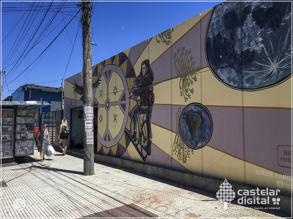 Mural de Naty Andreaoli en la salida del tunel de la estación Castelar.