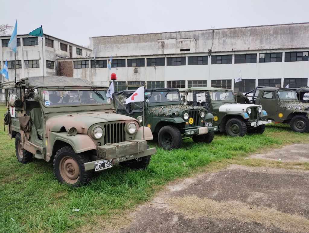 La agrupación Viejos Guerreros se sumó a la Jornada de Historia Aeronáutica. 