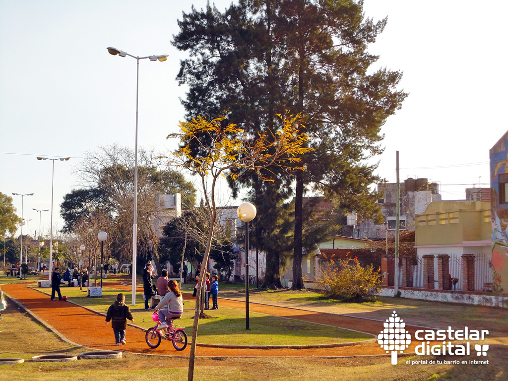 Plaza Cumelén, Castelar Norte