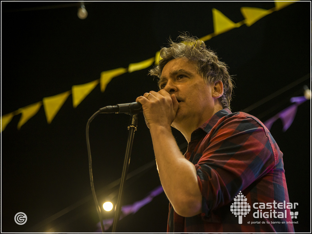 9 de Noviembre 2019 - Rodrigo Manigot, cantante de Ella Es Tan Cargosa, interpretó sus canciones solistas por primera vez en la ciudad que lo vio crecer. Fue en La West, en la Cumelén y gratis. Castelar Digital estuvo ahí.