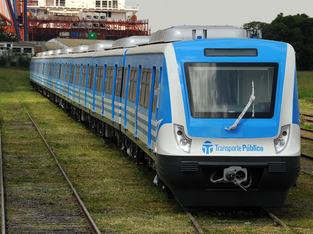 Corren los "Chinos": Trenes 0Km ya corren por el Sarmiento - Castelar  Digital