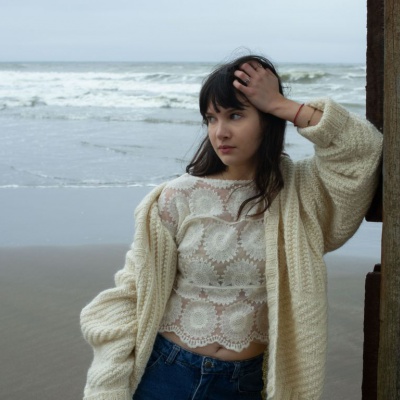 Aldana present&oacute; The Tide, su primer videoclip