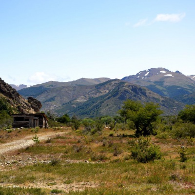 El entorno agreste del río Ñirihuau. 