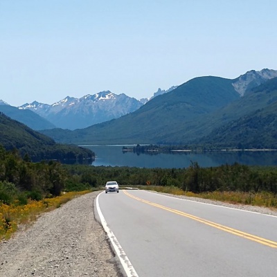 Ruta 40 y el lago Guillelmo.