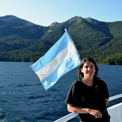 Dra Soledad Méndez en el recorrido a Puerto Blest. 