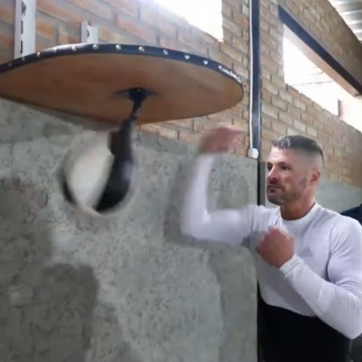 Charlas Ironhand con el boxeador Ezequiel Bonelli