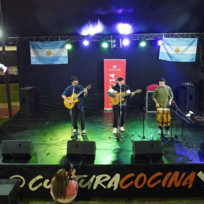 Cultura Cocina celebró el 25 de Mayo en la plaza del Barrio Seré