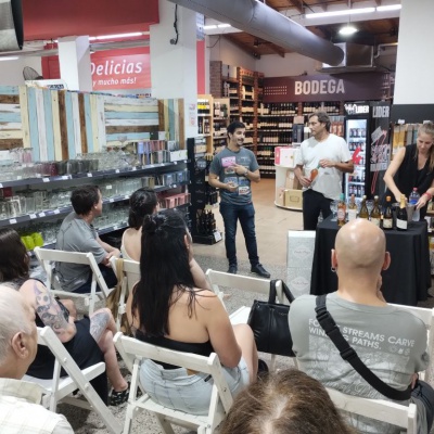 Denisi Market realizó un cata de vino junto con la bodega Piedra Negra