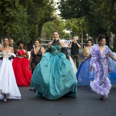 El desfile Vivir Mujer reunió a más de 60 modelos