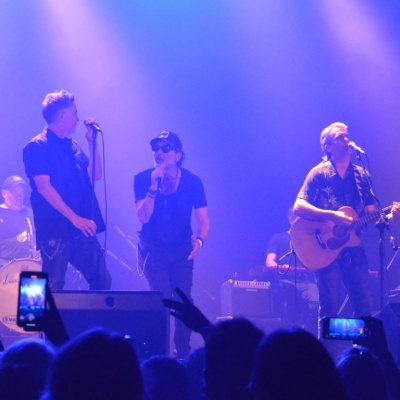 Ella Es Tan Cargosa celebró 25 años de historia en el Teatro Gran Ituzaingó