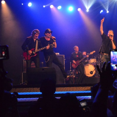 Ella Es Tan Cargosa celebró 25 años de historia en el Teatro Gran Ituzaingó