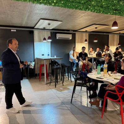 La tormenta perfecta: emprendedores debatieron cómo afrontar las crisis