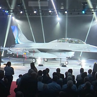 Morón recibe a los F-16 con una charla de pilotos de caza