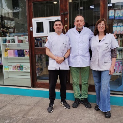 Farmacia Granda: 61 años de historia y un nuevo capítulo frente a su local original