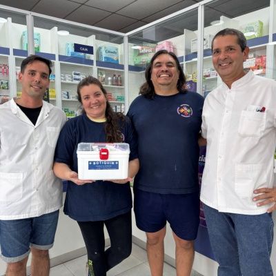 Farmacia Romero donó un botiquín de primeros auxilios a la Escuela 75