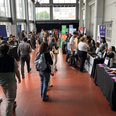 Más de 30 empresas y 3000 estudiantes participaron de la Feria de Empresas de la UM