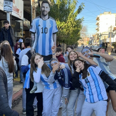 &iexcl;Gracias Messi! Gan&oacute; Argentina y as&iacute; festej&oacute; Castelar