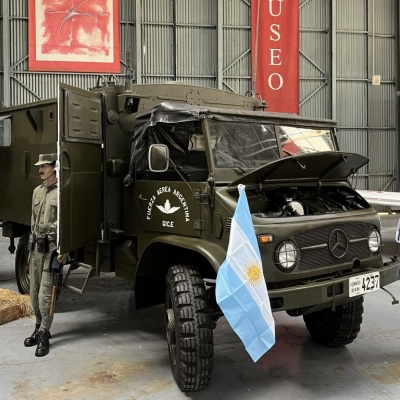 Conocé el hangar oculto de la Base de Morón donde vuelven a la vida aviones históricos