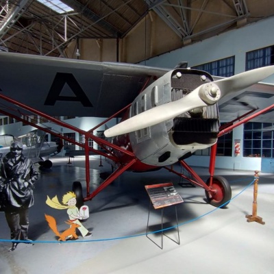 El avión del autor de El Principito descansa en Morón