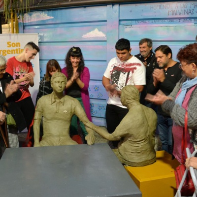 Inauguraron en la Plaza Seca una escultura en homenaje a las Madres de Malvinas