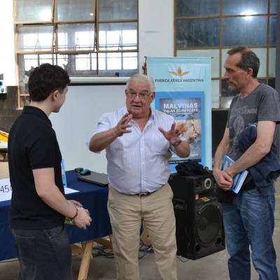 El comodoro mayor (R) VGM Alejandro Roberto Vergara brindó una charla. 