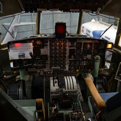 Cabina de C-130B.