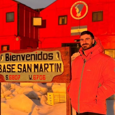 El primer argentino en graduarse en la Antártida es de Hurlingham
