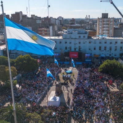 Morón celebró el Día de la Bandera con una masiva promesa estudiantil