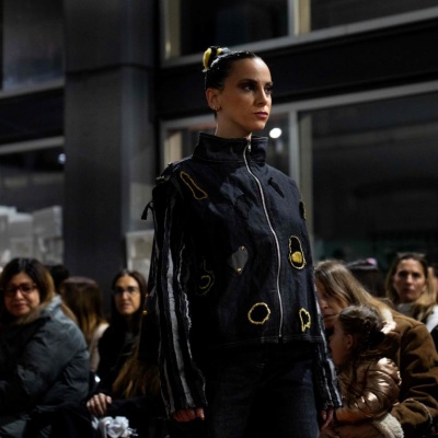 Anfibio en la Universidad de Mor&oacute;n: un desfile de transformaci&oacute;n y creatividad
