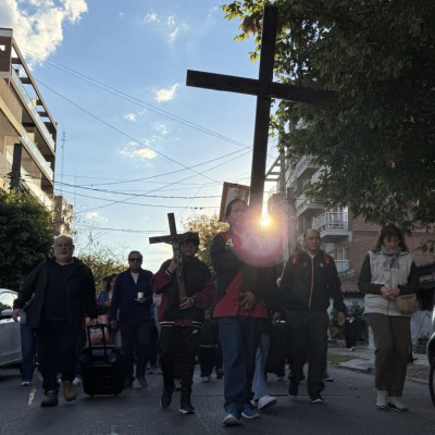 Vía Crucis en Castelar Sur: vecinos acompañaron la peregrinación de Semana Santa