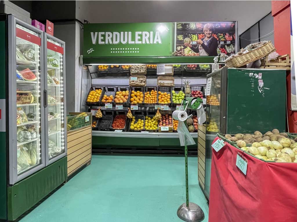 Denisi Market renovó su imagen de marca. Ahora se lo ve más moderno y cercano. Todos compran en Denisi.