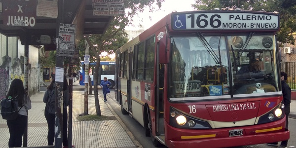 Comenzó a funcionar el recorrido del 166 que llega a Aeroparque