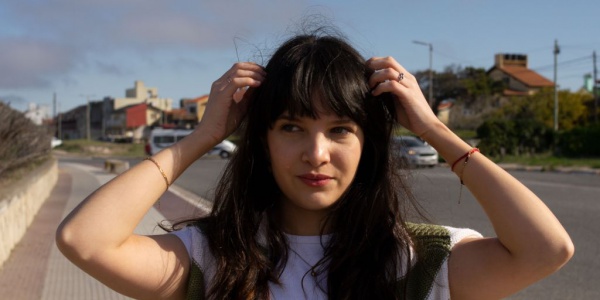 Aldana present&oacute; The Tide, su primer videoclip