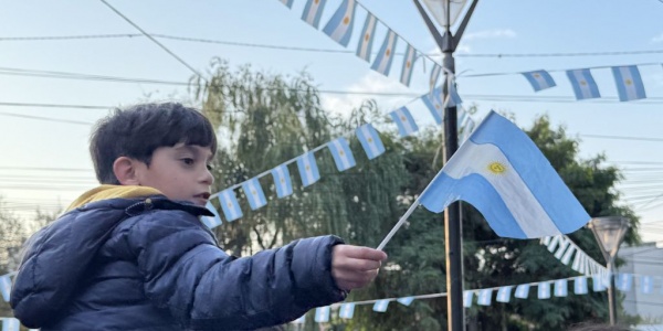 Castelar celebr&oacute; el 25 de Mayo con m&uacute;sica, danza y chocolatada en Plaza Seca