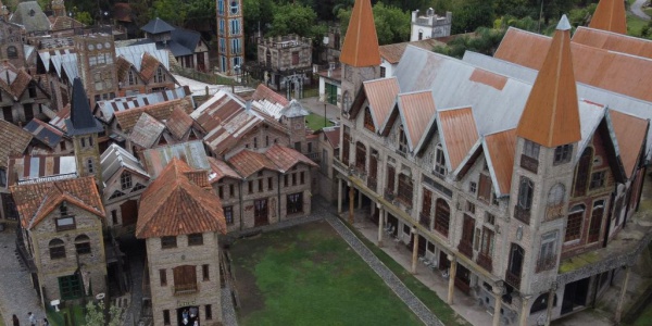 Conocé Campanópolis: un mundo imaginario en la Zona Oeste