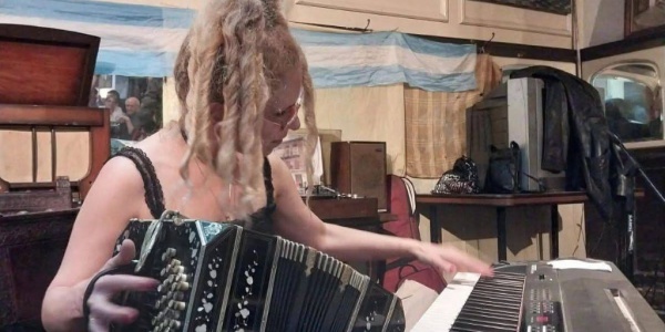 El Tangazo llega a Mor&oacute;n: Carla Pugliese y Adri&aacute;n Subotovsky se presentan en Hudba