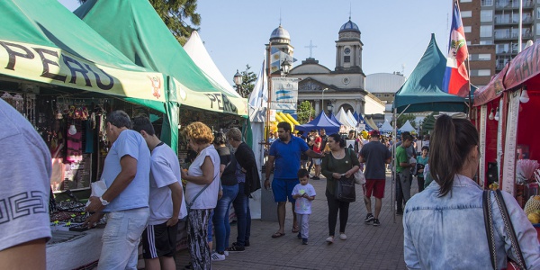 Expo Colectividades llega a la Plaza San Mart&iacute;n con sabores y m&uacute;sica del mundo
