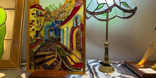 Colores en Juego: el arte en vidrio tuvo su muestra en Castelar