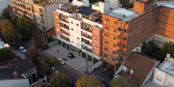 Un balcón para disfrutar el atardecer: propuesta funcional en Castelar Norte