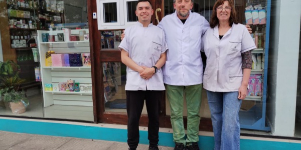 Farmacia Granda: 61 años de historia y un nuevo capítulo frente a su local original