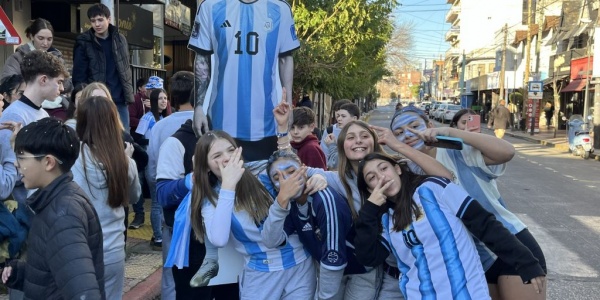 &iexcl;Gracias Messi! Gan&oacute; Argentina y as&iacute; festej&oacute; Castelar