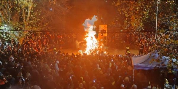 La Fogata de San Juan encendió la noche más larga en Ciudad Jardín
