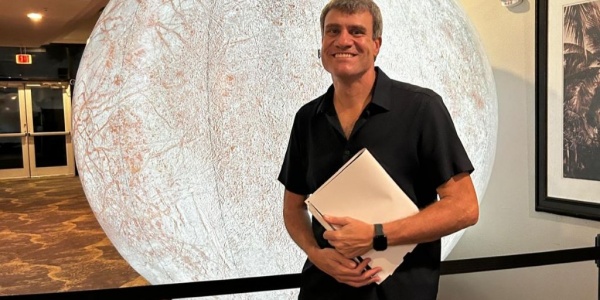 De Castelar a J&uacute;piter: Conoc&eacute; la historia del vecino que mape&oacute; la luna hacia la que viaja Castelar Digital