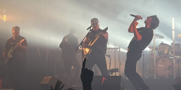 Rock, emoción y clásicos: Las Pelotas en Ituzaingó